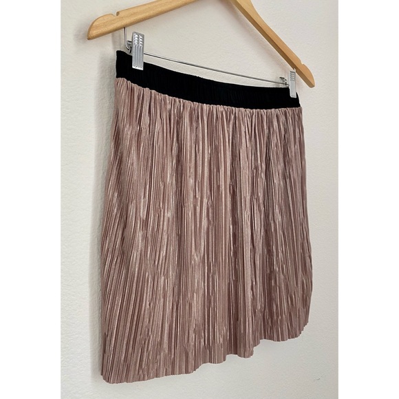 BCBG • Metallic Rose New Years Party Pocket Pleated Mini Skirt - Picture 9 of 11